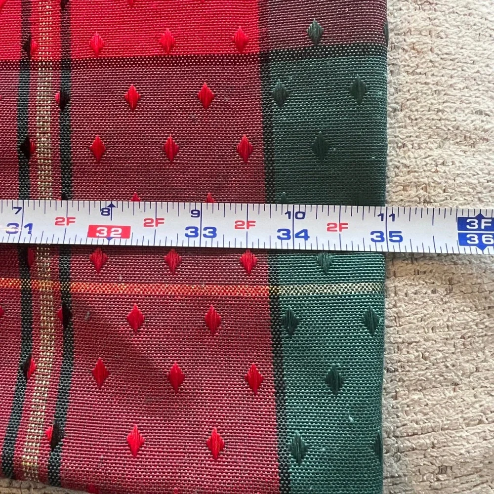 Red Green Plaid Round Tablecloth Christmas Holiday Gold Metallic‎ Trim 70 Inch